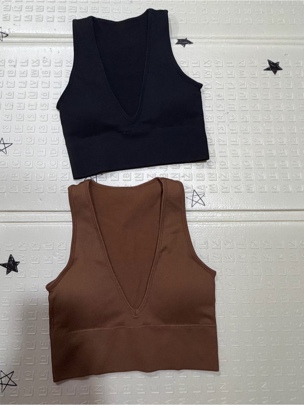 2 V-Neck Ribbed Crop Tank Top - Black / Brown